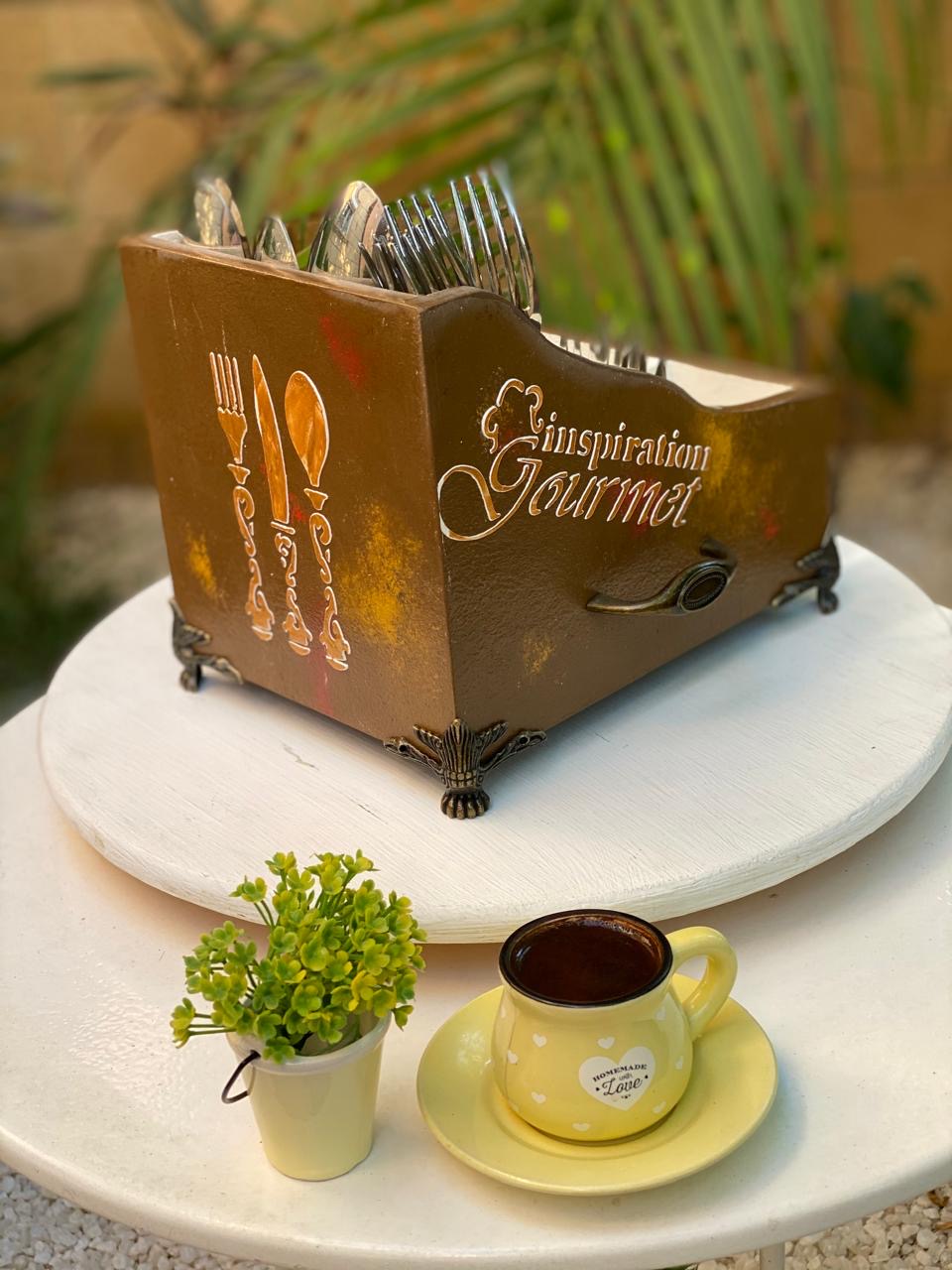 حامل شوك مدرج بني