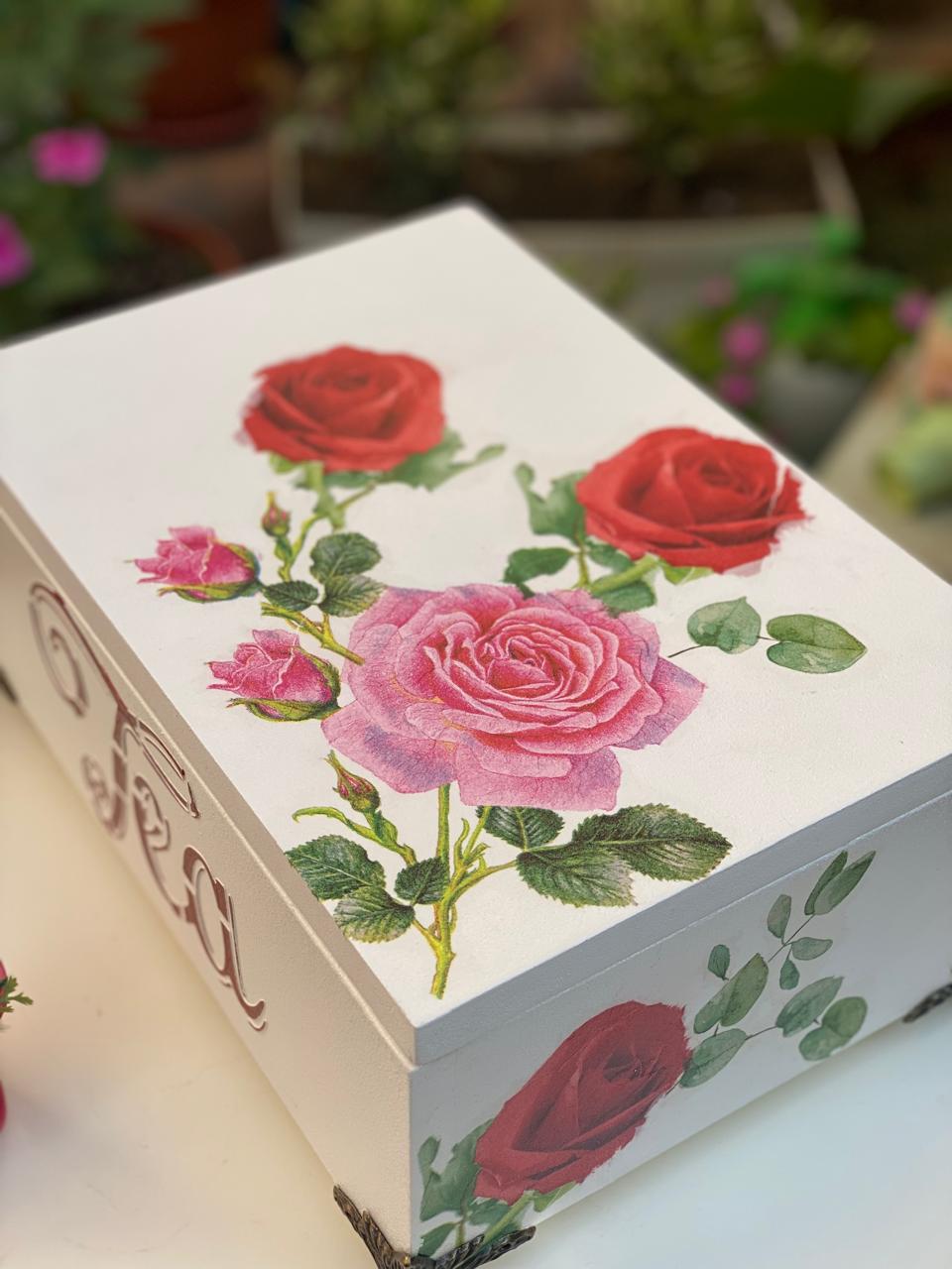 (tea box )اوف وايت ورده بلدي احمر و روز