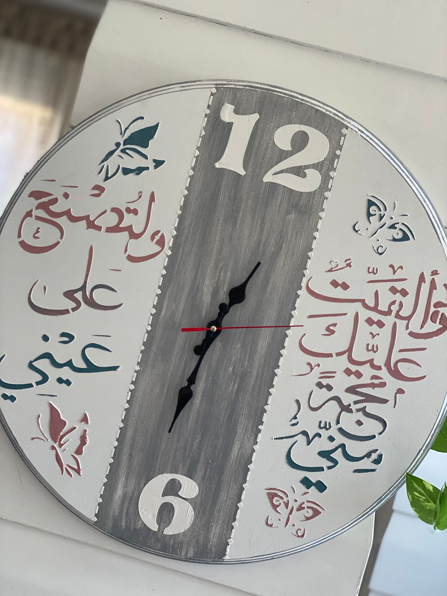 ساعه اوف وايت *رمادي  كتابه روز في لبني غامق