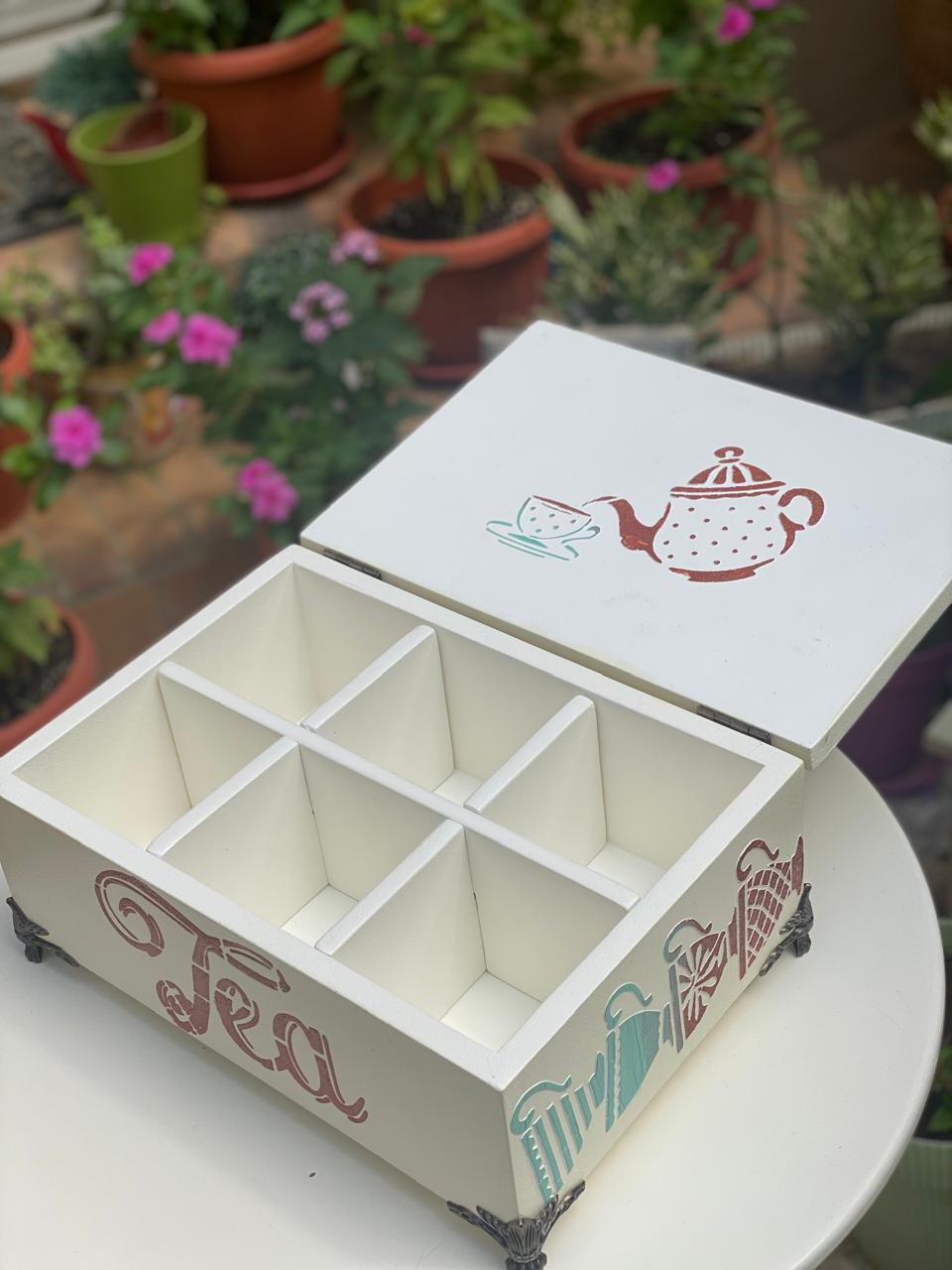 (tea box ) اوف وايت ديزاين بان كيك