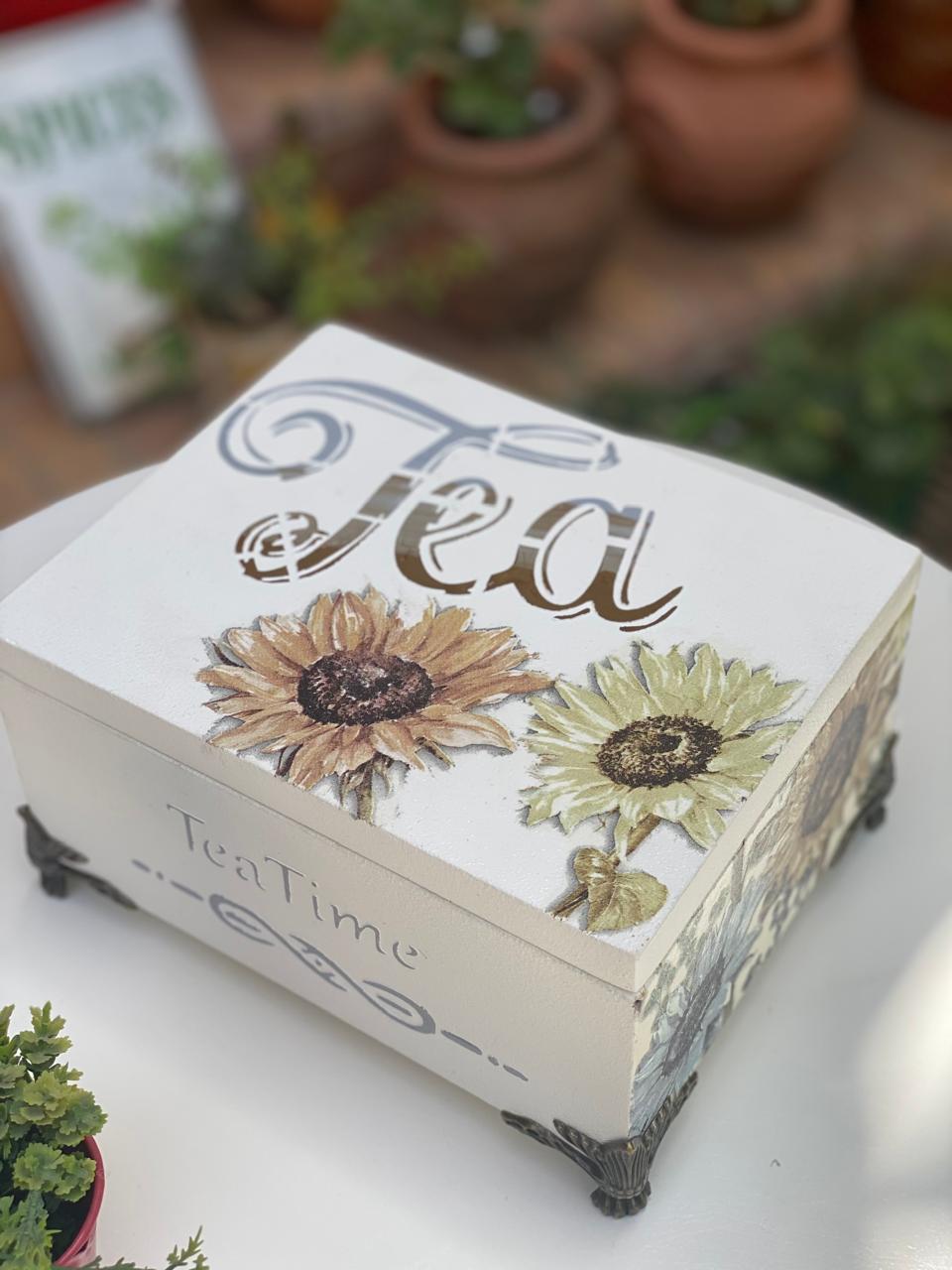 (tea box) اوف وايت ورده لورا