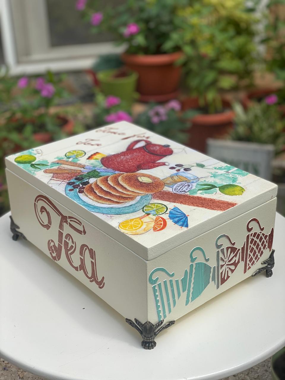 (tea box ) اوف وايت ديزاين بان كيك