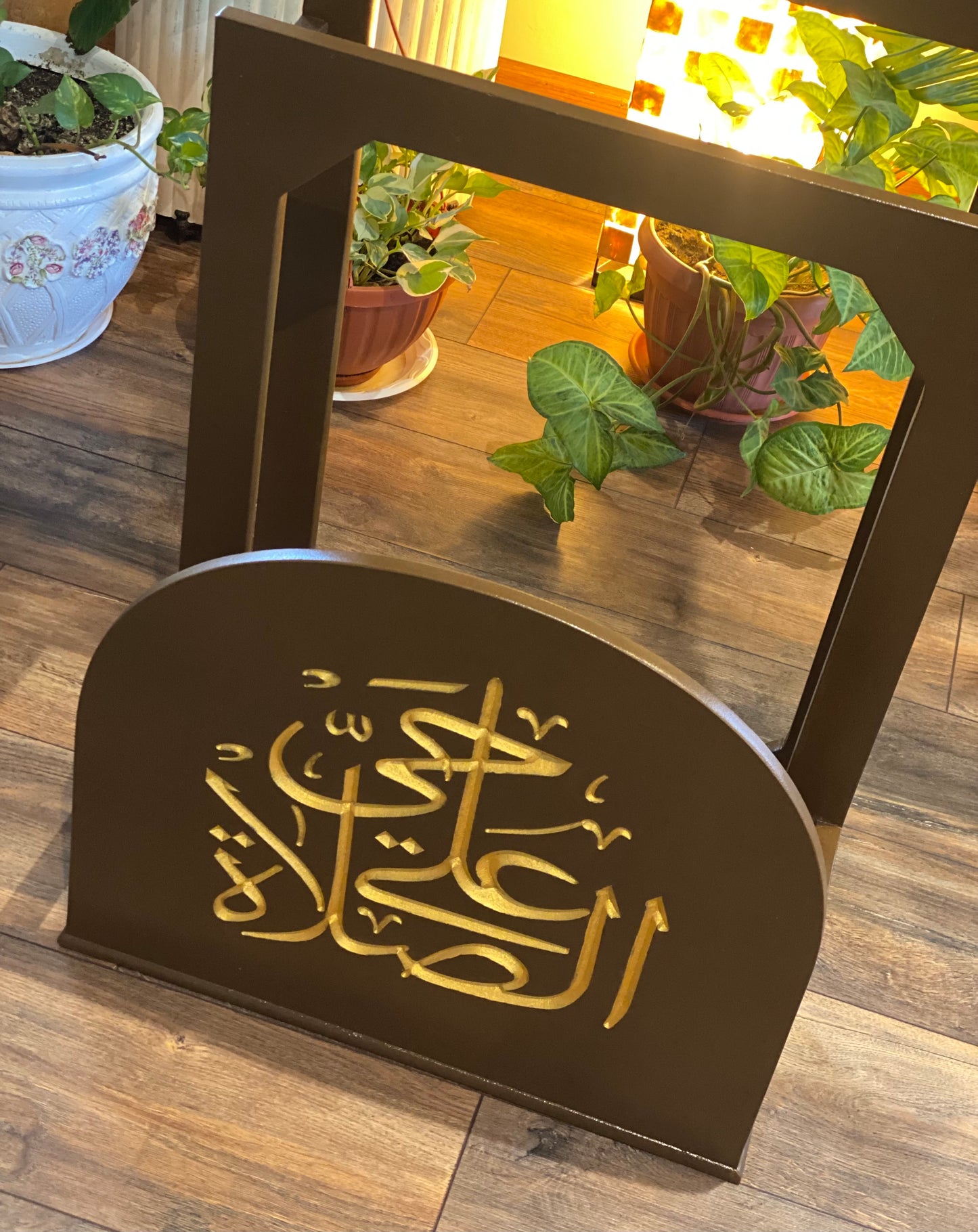 حامل سجاجيد صلاه ومصحف (للقراءه )مع عليقه سبح بني كلمه حي علي الصلاه ذهبي