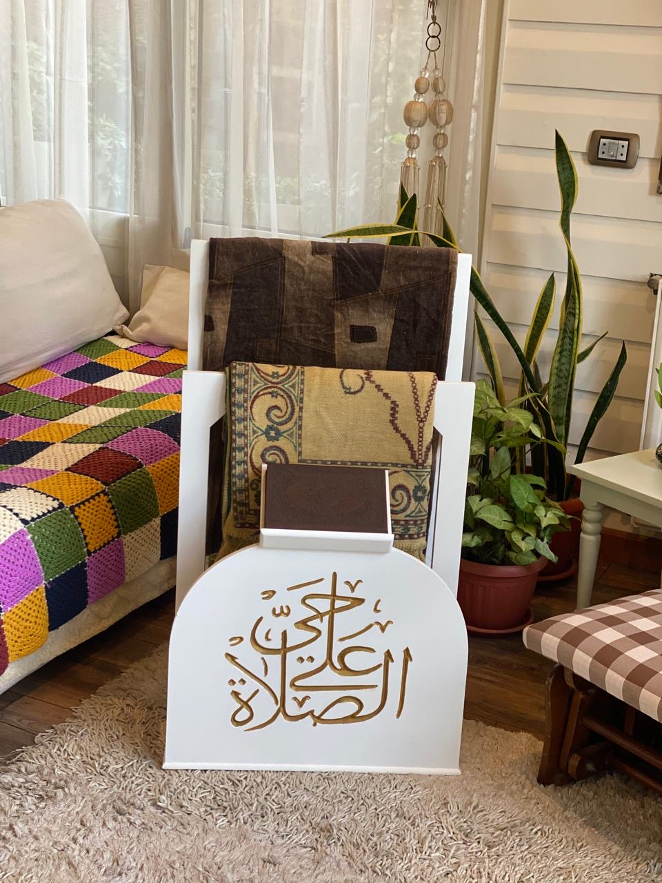 حامل سجاجيد صلاه ومصحف اوف وايت كلمه حي علي الصلاه دهبي
