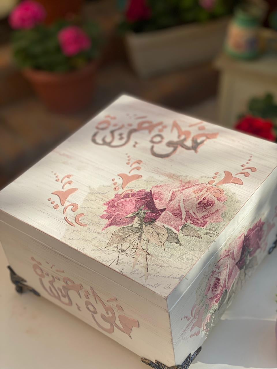 (tea box )اوف وايت متجرح كتابه بالعربي