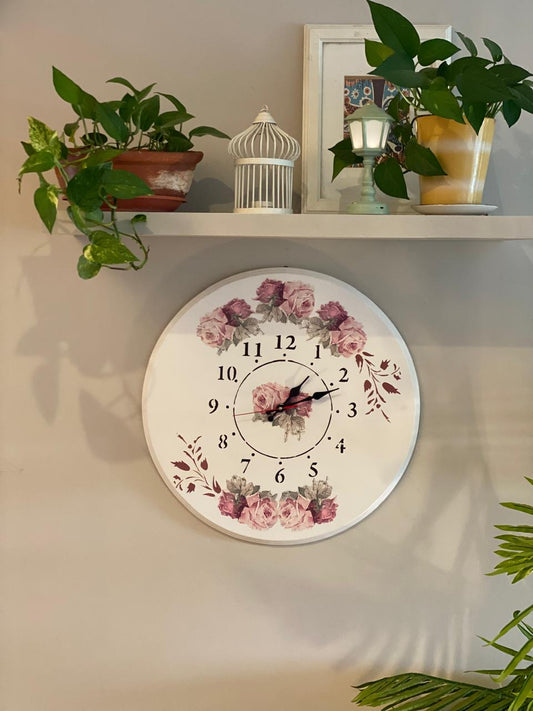 ساعه حائط   ارقام عربي اوف وايت ورده چورا