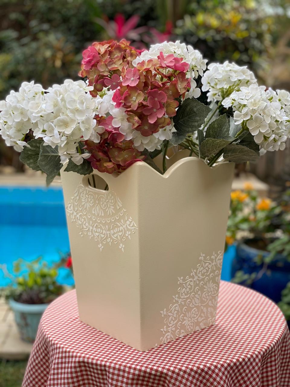 باسكت بيج شغل بارز اوف وايت ( الورد الداخلي للتصوير )