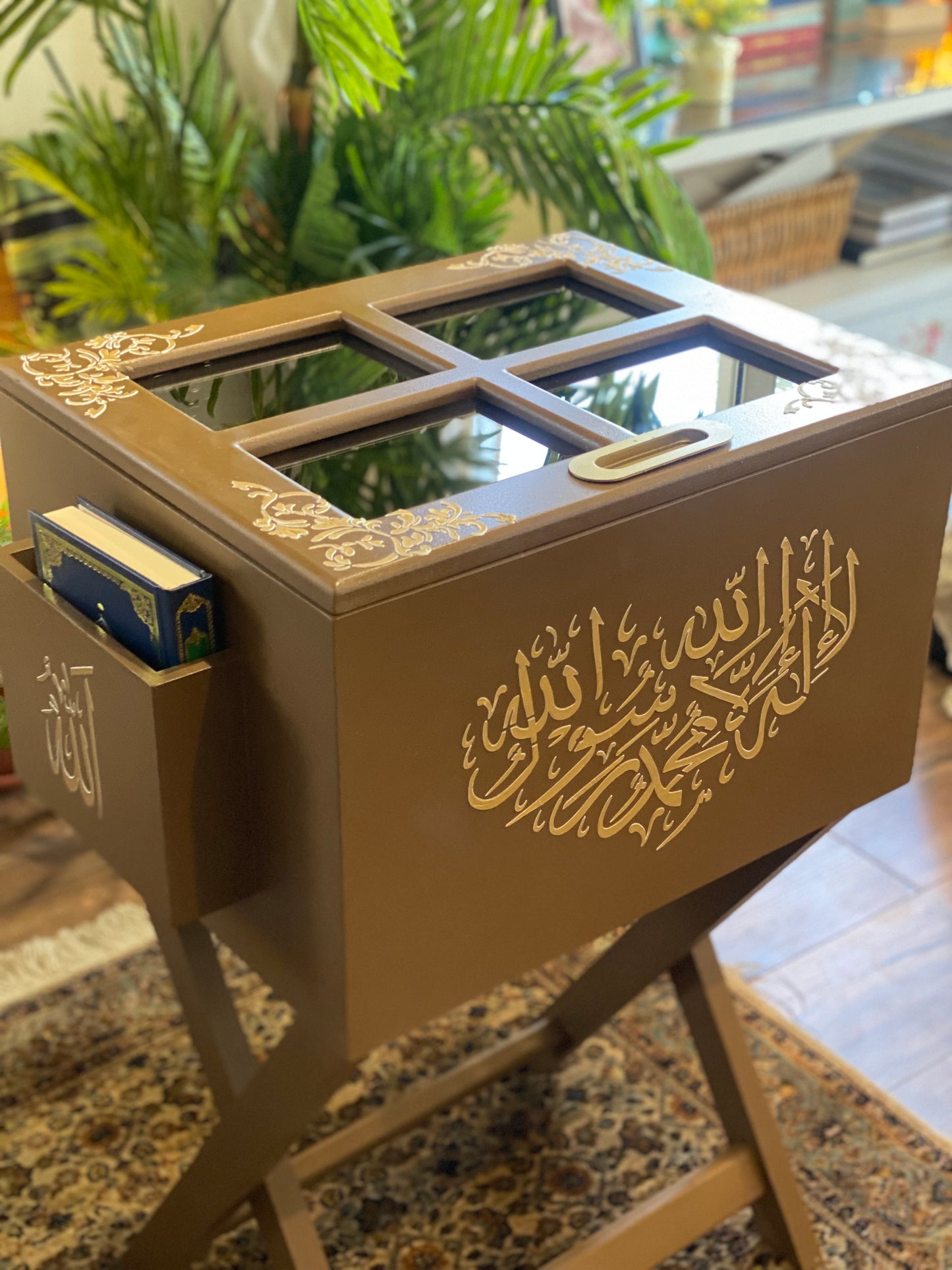 ترابيزه مصاحف واسدالات وسجاجيد صلاه بني شغل بارز دهبي