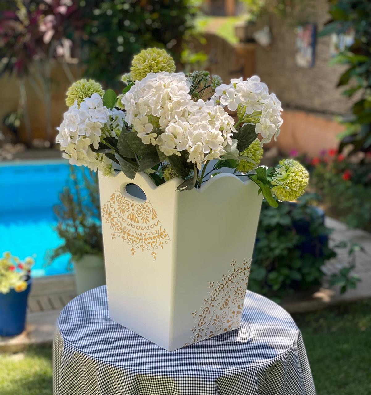 باسكت اوف وايت شغل بارز دهبي ( الورد الداخلي للتصوير)