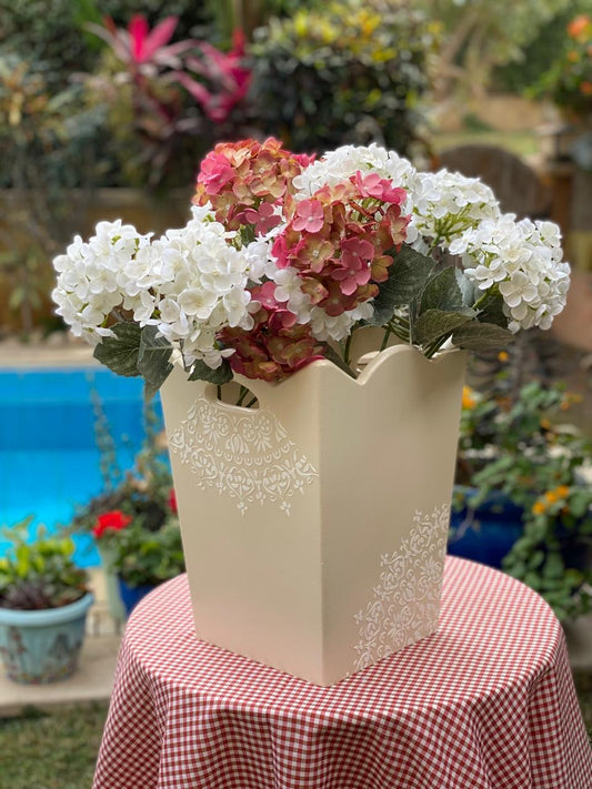 باسكت بيج شغل بارز اوف وايت ( الورد الداخلي للتصوير )