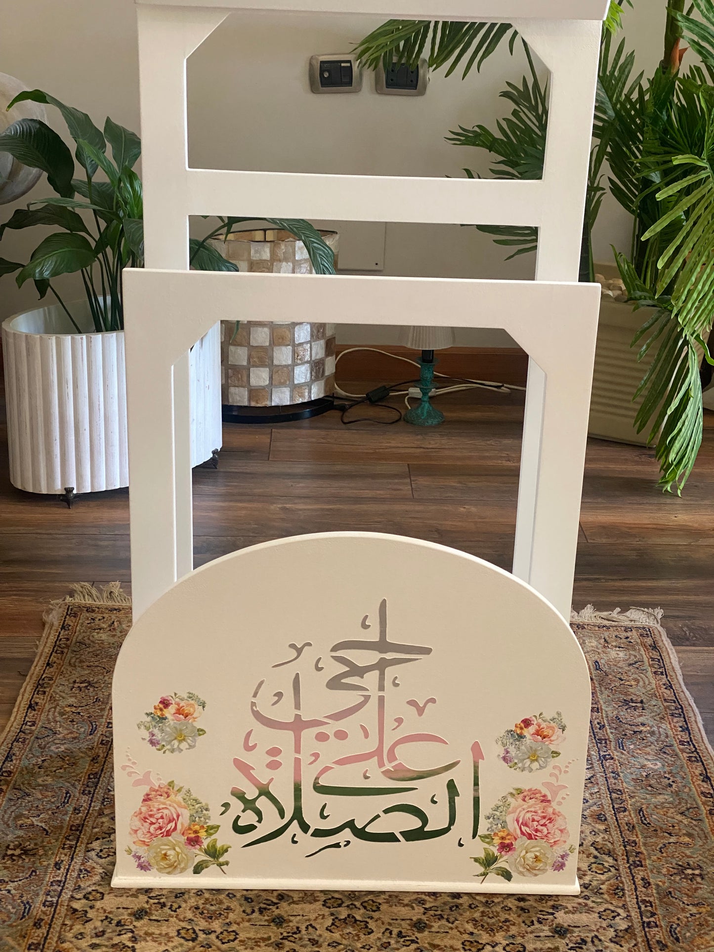 حامل مصحف وسجاجيد صلاه اوف وايت حي علي الصلاه مدرجه مع ورده صوفيا