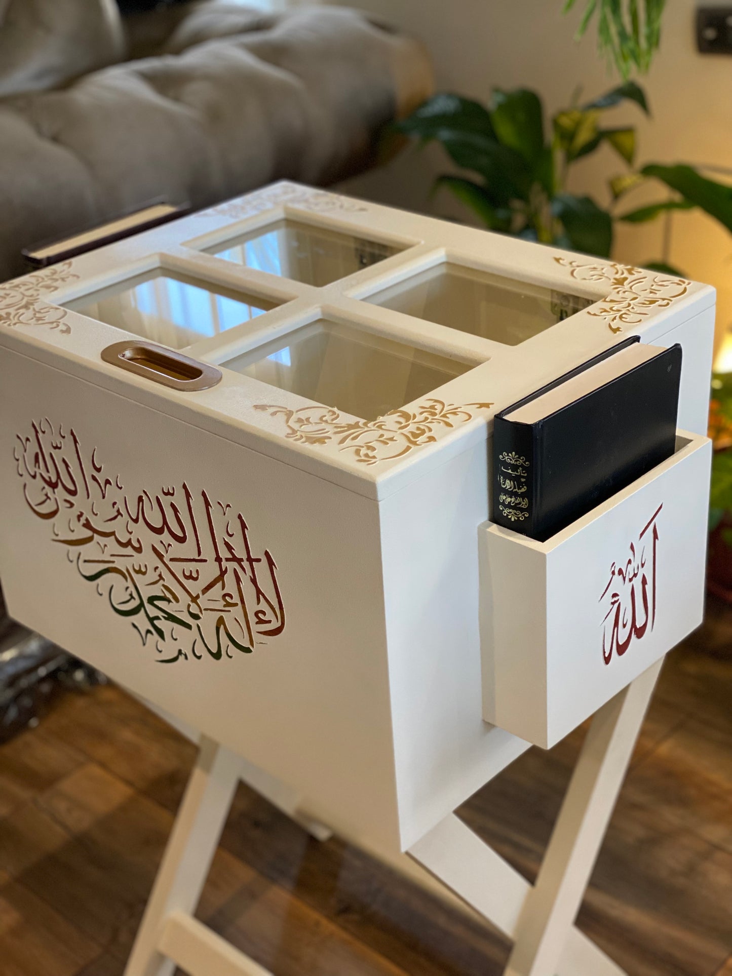 ترابيزه مصحف واسدالات بيج شغل بارز نبيتي في زيتي في دهبي