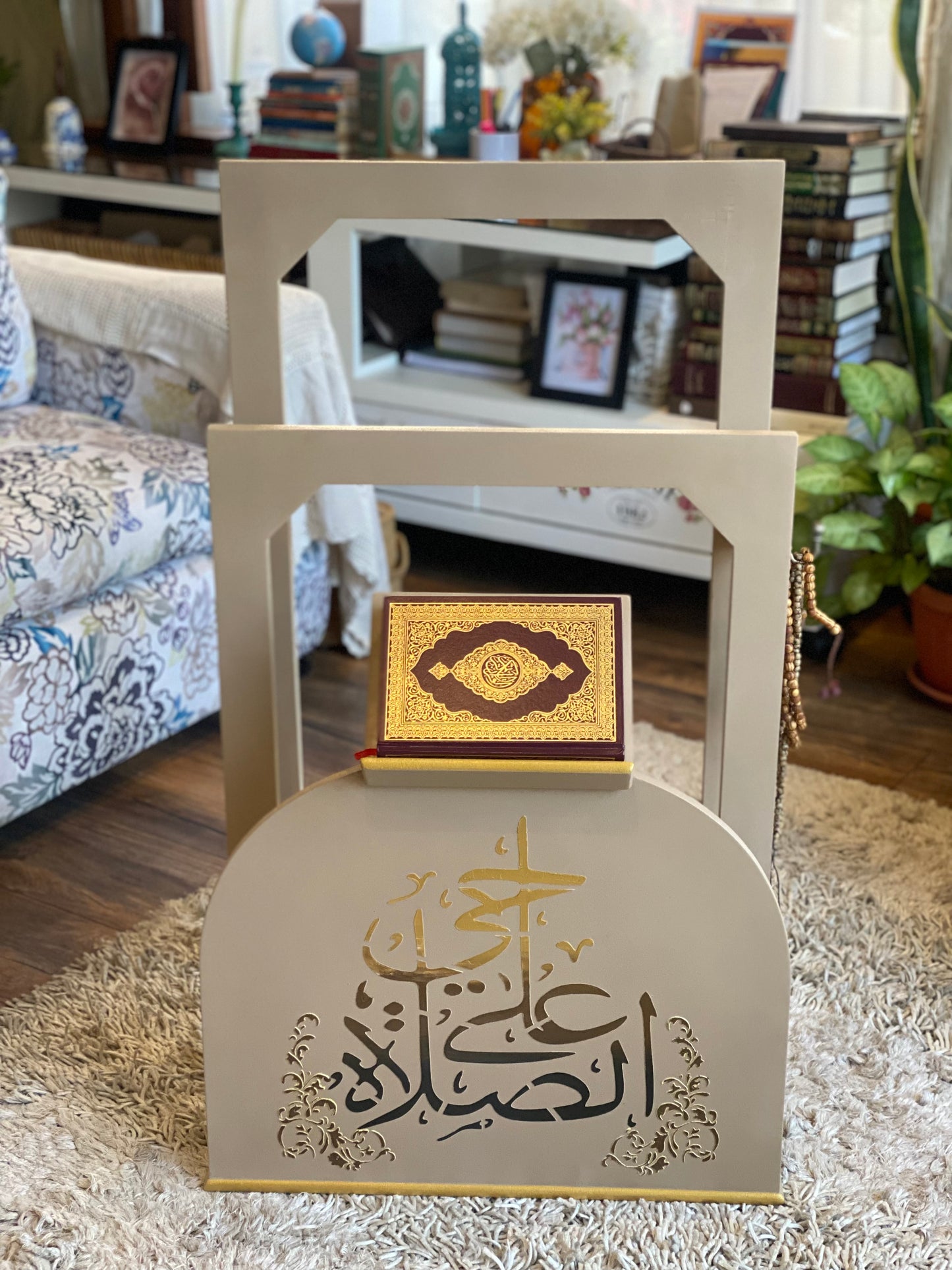 حامل سجاجيد صلاه كافيه كلمه حي علي الصلاه بارزه وشغل بارز بالبني مع عليقه سبح