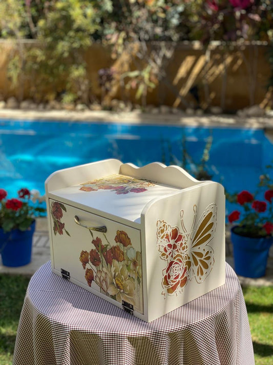 منظم مكياج وادوات تجميل بيچ ورده تايلا مع فراشه بارزه