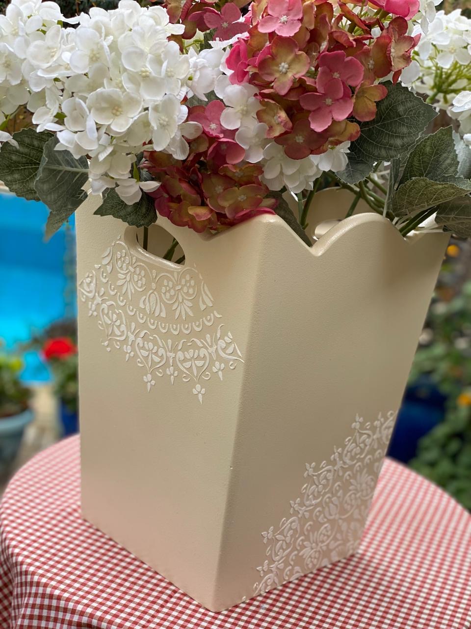 باسكت بيج شغل بارز اوف وايت ( الورد الداخلي للتصوير )