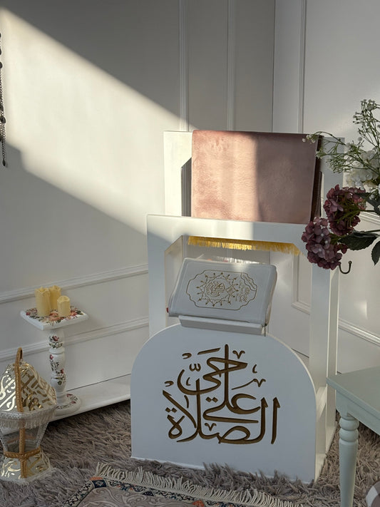 حامل سجاجيد صلاه ومصحف اوف وايت كلمه حي علي الصلاه بني   مع عليقه سبحه