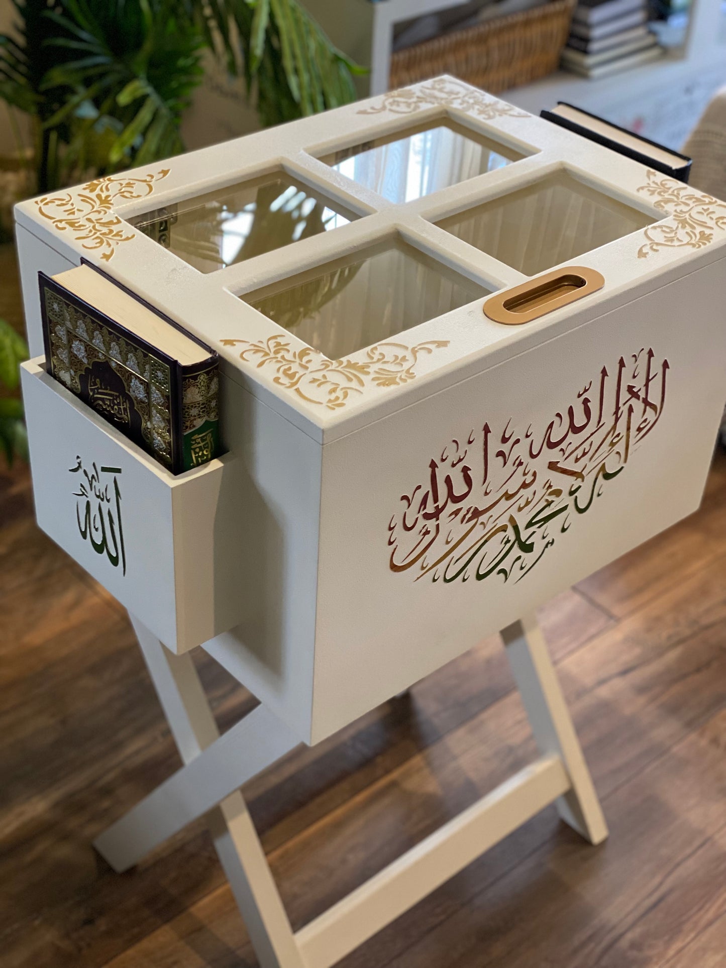 ترابيزه مصحف واسدالات بيج شغل بارز نبيتي في زيتي في دهبي