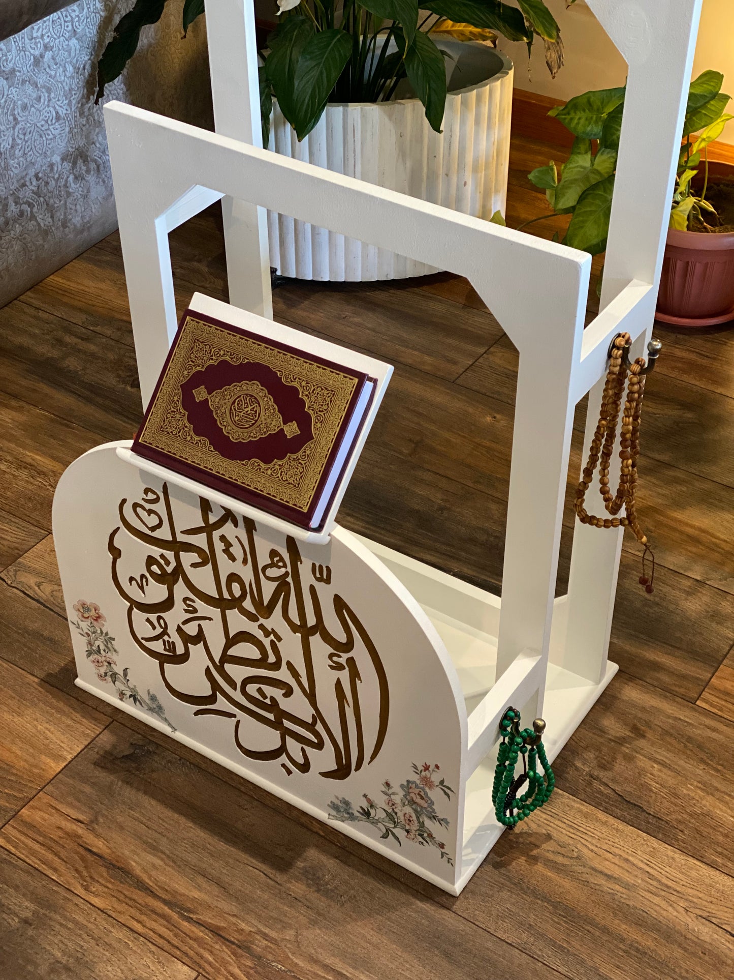 حامل سجاجيد صلاه ومصحف اوف وايت كلمه الا بذكر الله بني مع ٢ عليقه سبحه
