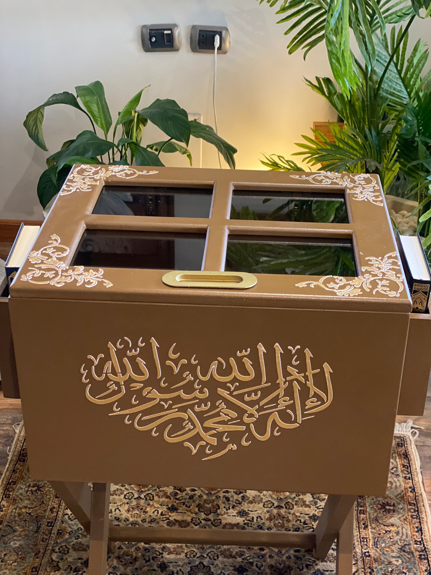 ترابيزه مصاحف واسدالات وسجاجيد صلاه بني شغل بارز دهبي