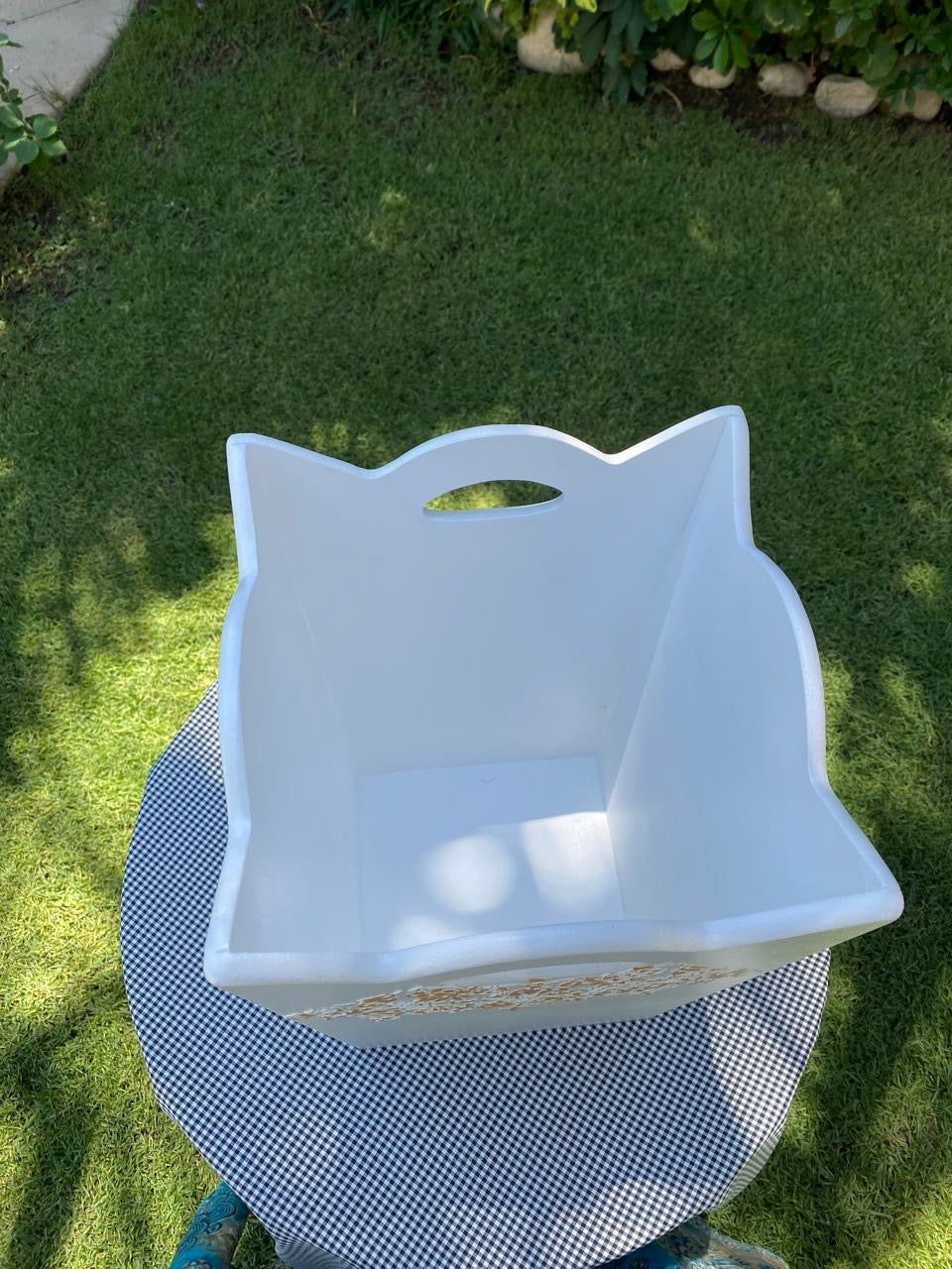 باسكت اوف وايت شغل بارز دهبي ( الورد الداخلي للتصوير)