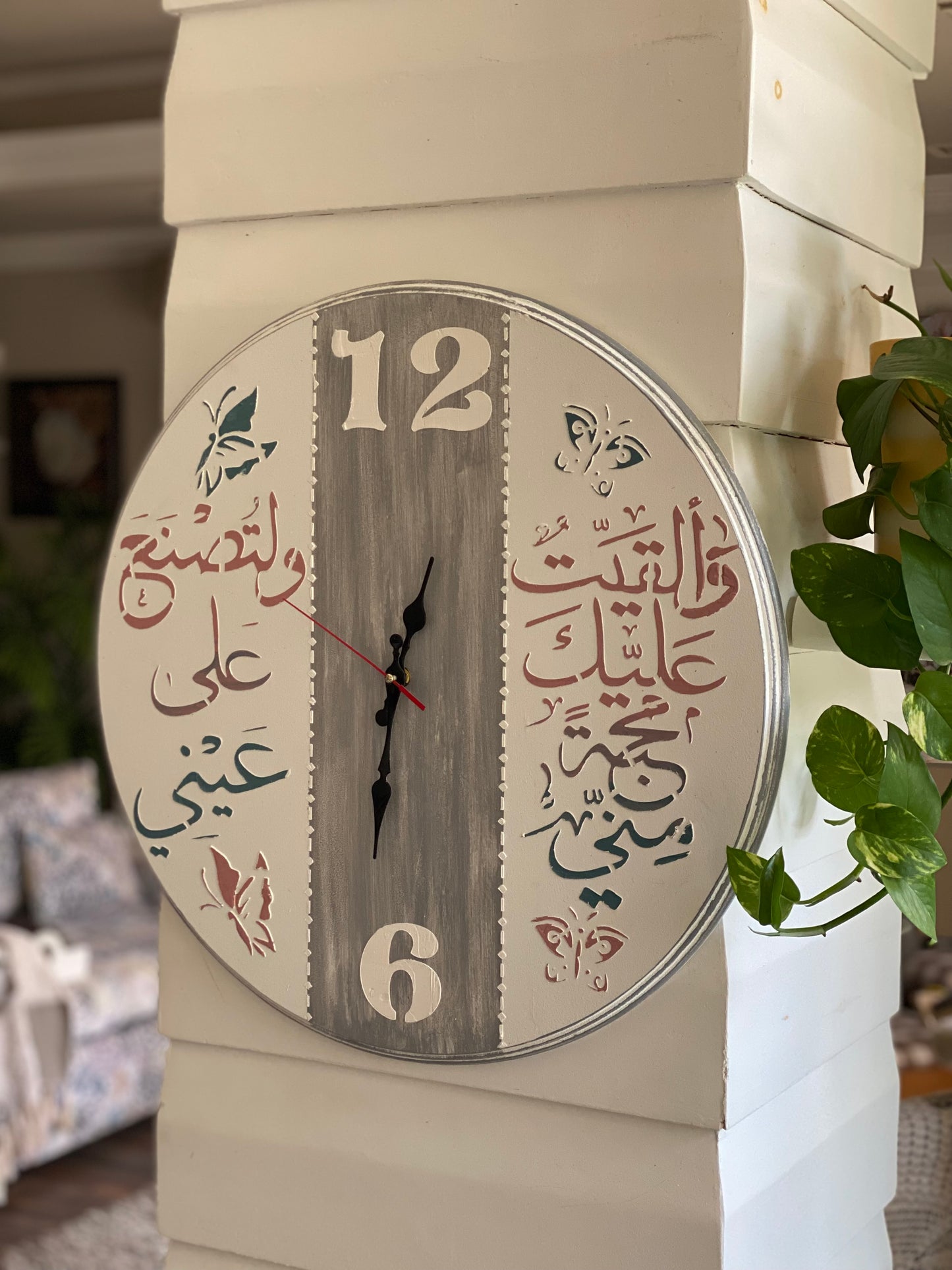 ساعه اوف وايت *رمادي  كتابه روز في لبني غامق